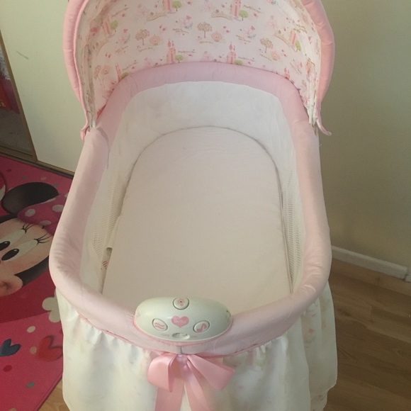 Bassinet - Picture 5 of 5